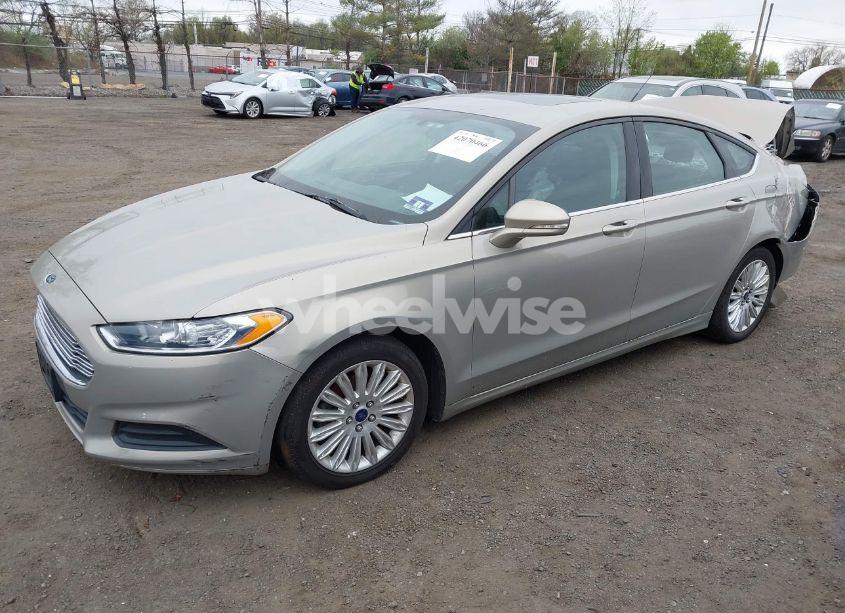 Photo 2 of 2015 Ford Fusion HYBRID SE (VIN 3FA6P0LU6FR210606)