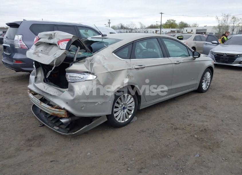 Photo 4 of 2015 Ford Fusion HYBRID SE (VIN 3FA6P0LU6FR210606)