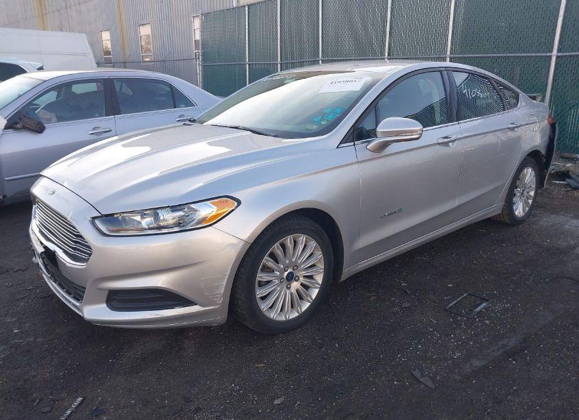 Photo 2 of 2016 Ford Fusion HYBRID SE (VIN 3FA6P0LU6GR357834)