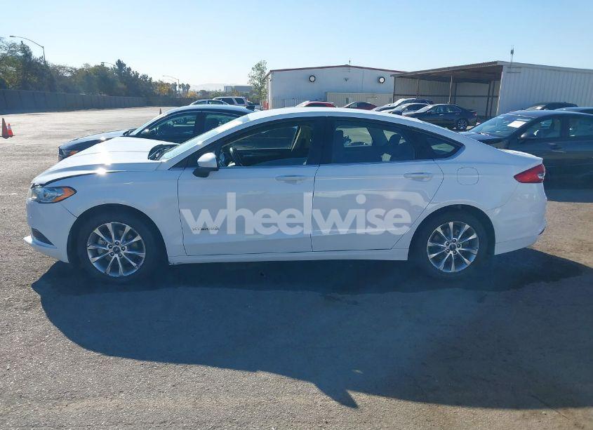 Photo 15 of 2017 Ford Fusion HYBRID SE (VIN 3FA6P0LU6HR238408)