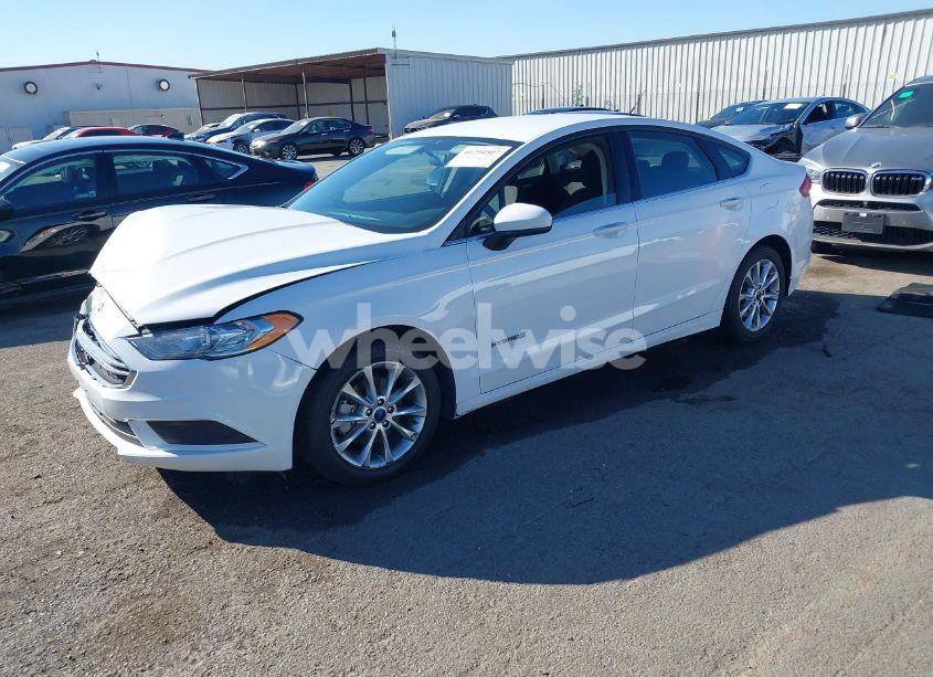 Photo 2 of 2017 Ford Fusion HYBRID SE (VIN 3FA6P0LU6HR238408)