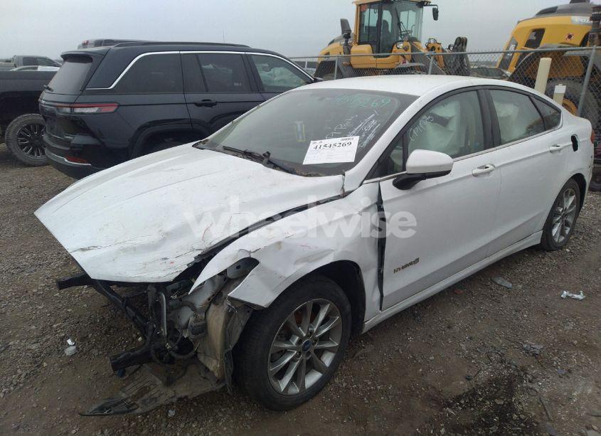 Photo 2 of 2017 Ford Fusion HYBRID SE (VIN 3FA6P0LU6HR344535)