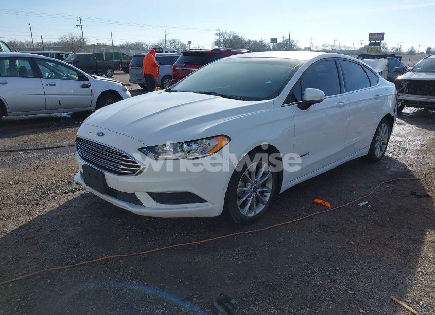 Photo 2 of 2017 Ford Fusion HYBRID SE (VIN 3FA6P0LU6HR355129)