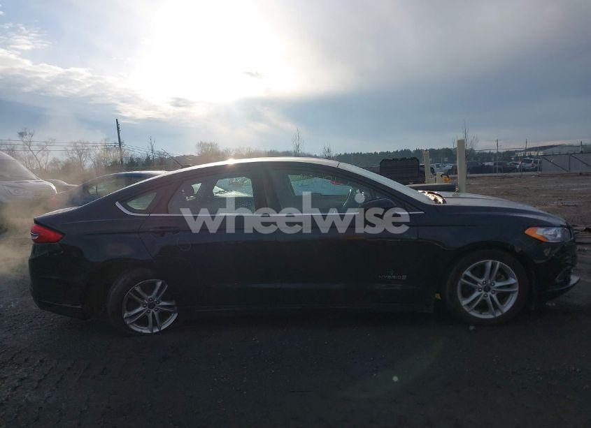 Photo 13 of 2018 Ford Fusion HYBRID SE (VIN 3FA6P0LU6JR116220)