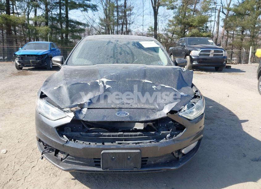 Photo 13 of 2018 Ford Fusion HYBRID SE (VIN 3FA6P0LU6JR118226)