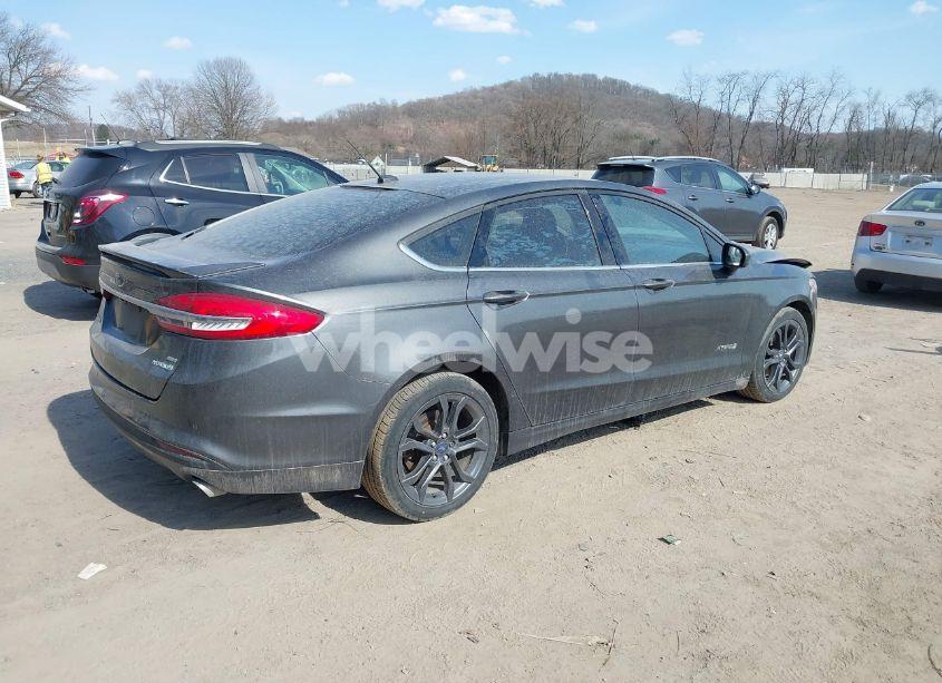 Photo 4 of 2018 Ford Fusion HYBRID SE (VIN 3FA6P0LU6JR118226)