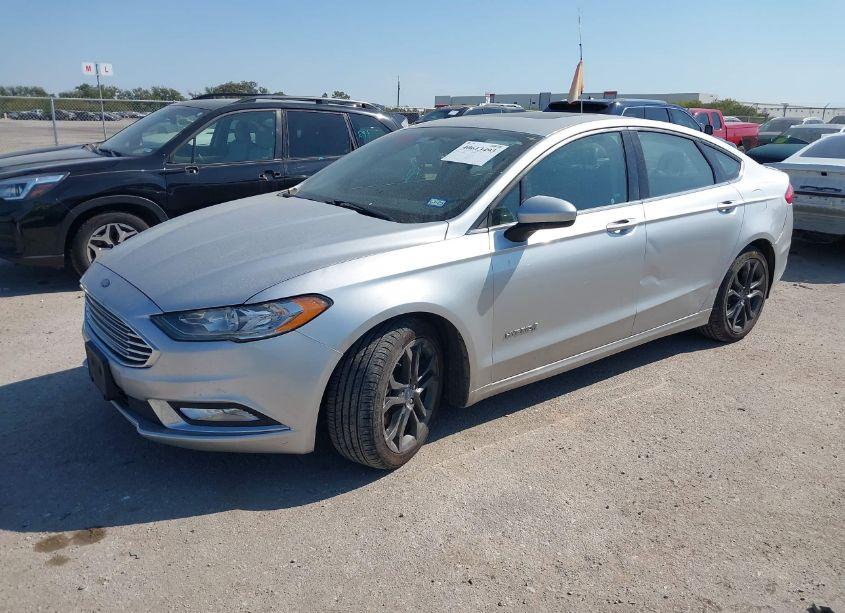 Photo 2 of 2018 Ford Fusion HYBRID SE (VIN 3FA6P0LU6JR207309)
