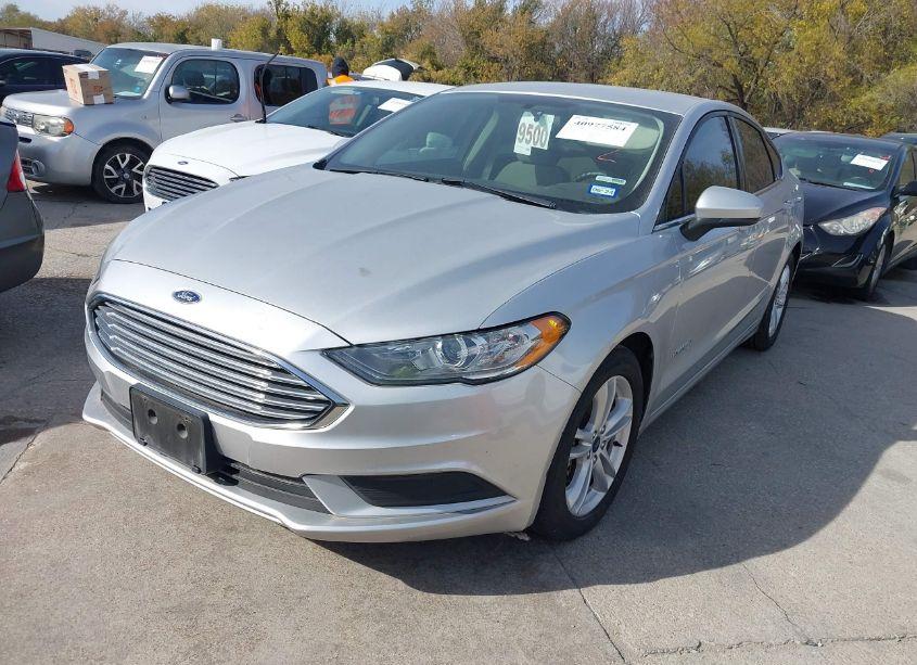 Photo 2 of 2018 Ford Fusion HYBRID SE (VIN 3FA6P0LU6JR269048)