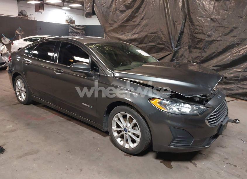 2019 Ford Fusion HYBRID SE (VIN 3FA6P0LU6KR157965) main photo