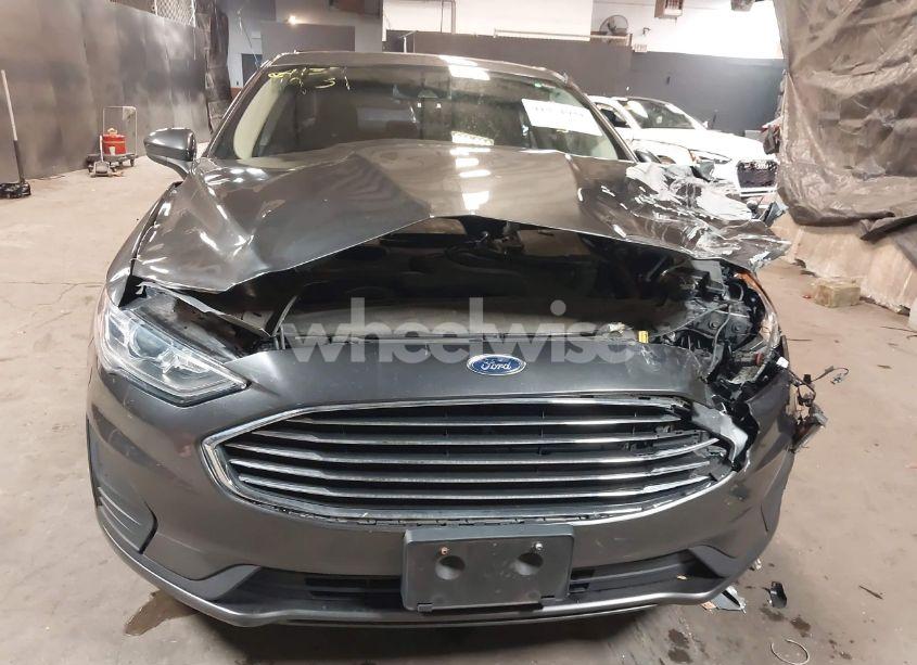 Photo 12 of 2019 Ford Fusion HYBRID SE (VIN 3FA6P0LU6KR157965)