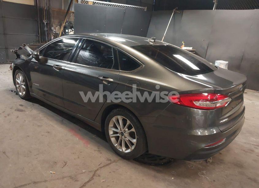 Photo 3 of 2019 Ford Fusion HYBRID SE (VIN 3FA6P0LU6KR157965)