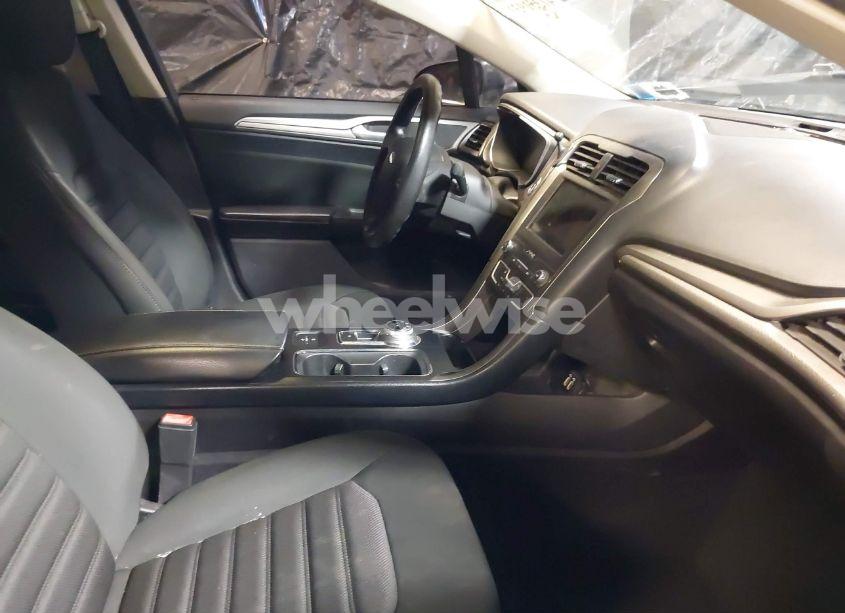 Photo 5 of 2019 Ford Fusion HYBRID SE (VIN 3FA6P0LU6KR157965)