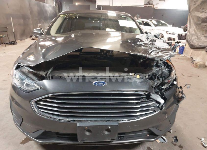 Photo 6 of 2019 Ford Fusion HYBRID SE (VIN 3FA6P0LU6KR157965)