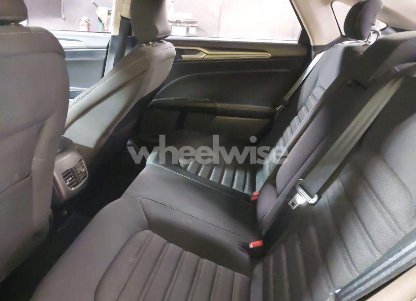 Photo 8 of 2019 Ford Fusion HYBRID SE (VIN 3FA6P0LU6KR157965)