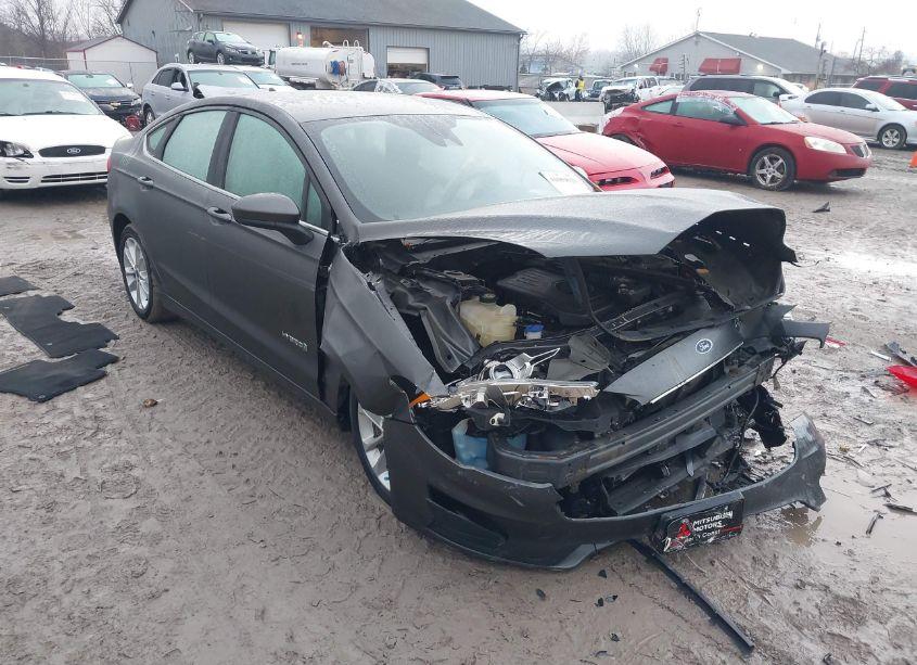 2019 Ford Fusion HYBRID SE (VIN 3FA6P0LU6KR158226) main photo