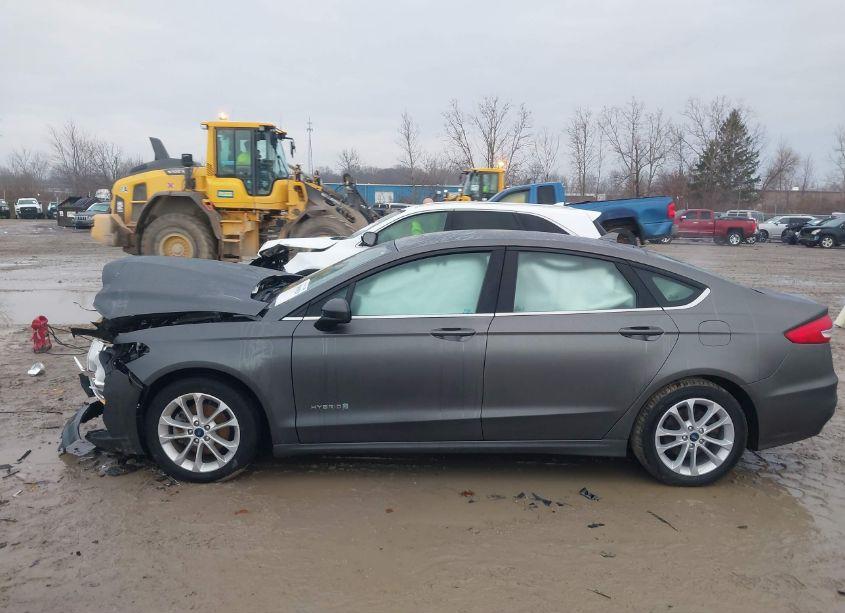 Photo 14 of 2019 Ford Fusion HYBRID SE (VIN 3FA6P0LU6KR158226)