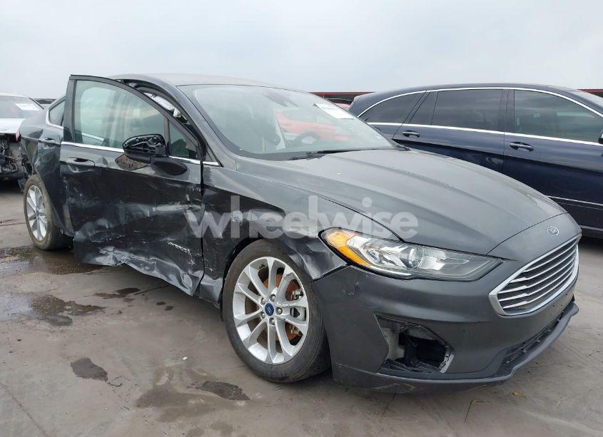 2019 Ford Fusion HYBRID SE (VIN 3FA6P0LU6KR183899) main photo