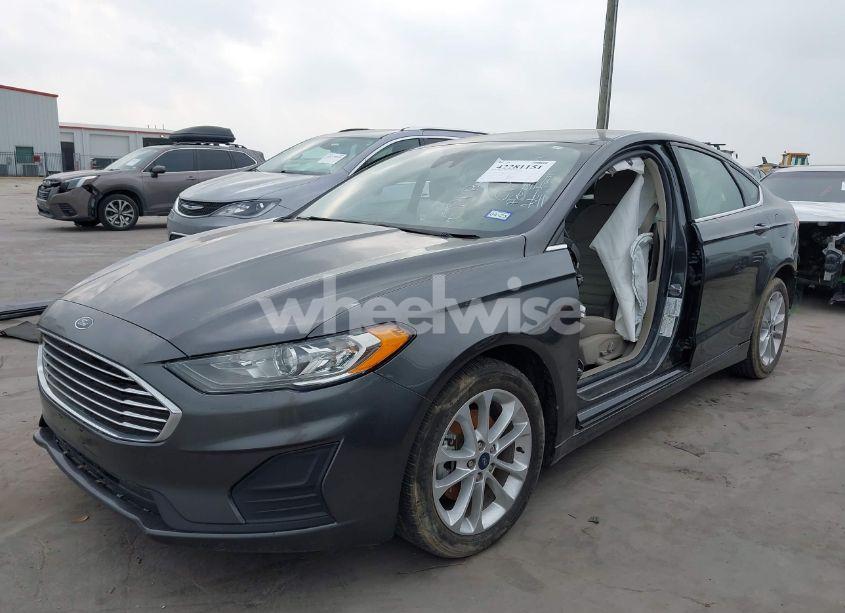 Photo 2 of 2019 Ford Fusion HYBRID SE (VIN 3FA6P0LU6KR183899)