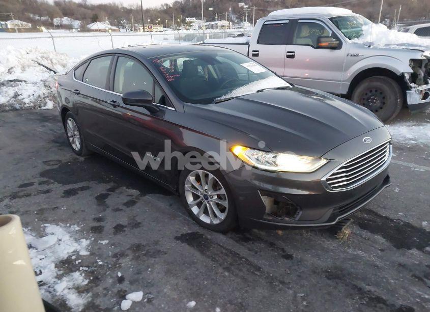 2019 Ford Fusion HYBRID SE (VIN 3FA6P0LU6KR192778) main photo