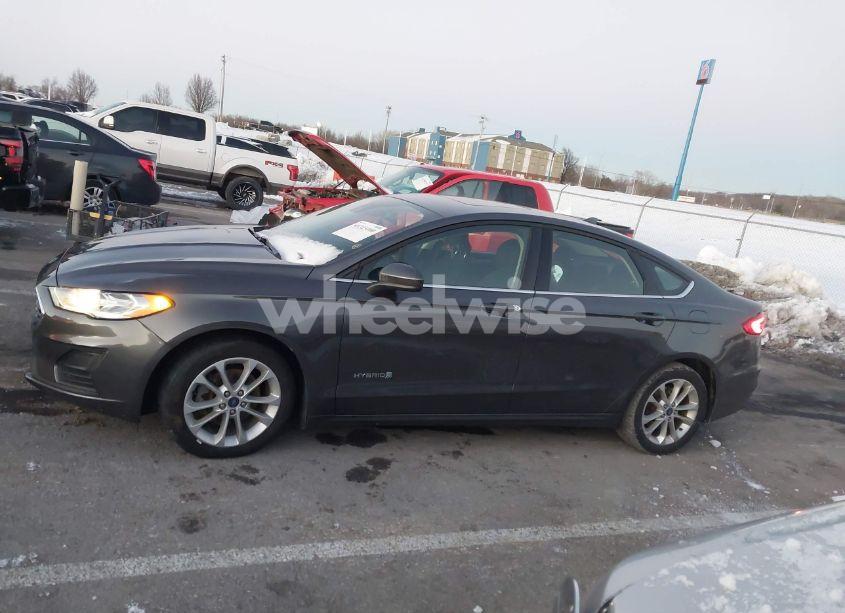 Photo 14 of 2019 Ford Fusion HYBRID SE (VIN 3FA6P0LU6KR192778)
