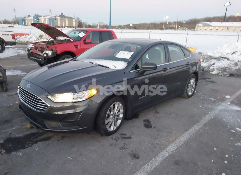 Photo 2 of 2019 Ford Fusion HYBRID SE (VIN 3FA6P0LU6KR192778)