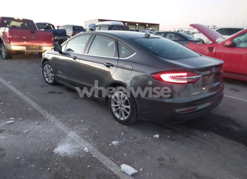 Photo 3 of 2019 Ford Fusion HYBRID SE (VIN 3FA6P0LU6KR192778)