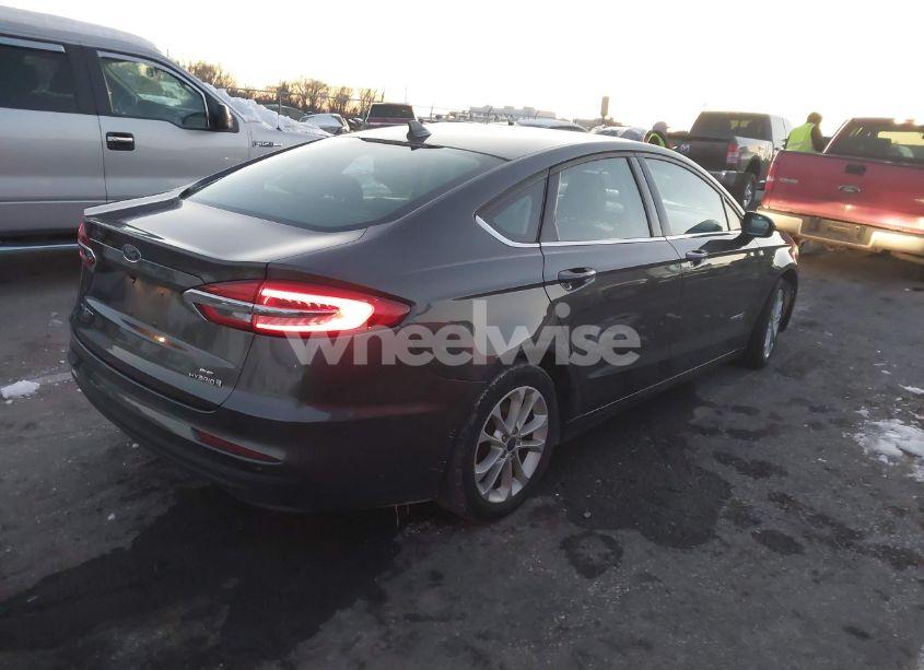 Photo 4 of 2019 Ford Fusion HYBRID SE (VIN 3FA6P0LU6KR192778)