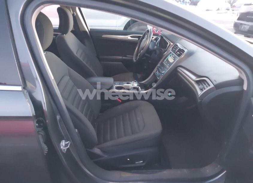 Photo 5 of 2019 Ford Fusion HYBRID SE (VIN 3FA6P0LU6KR192778)