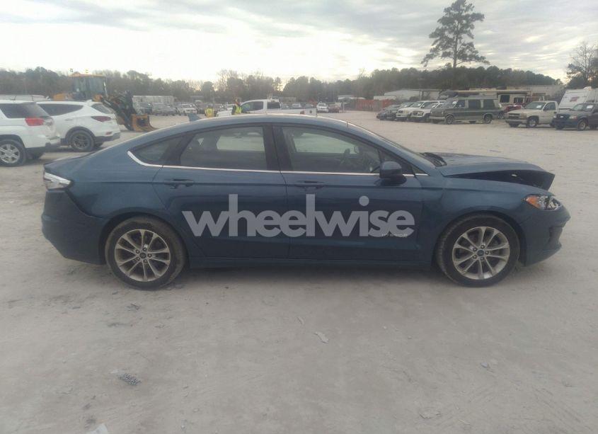 Photo 13 of 2019 Ford Fusion HYBRID SE (VIN 3FA6P0LU6KR208543)