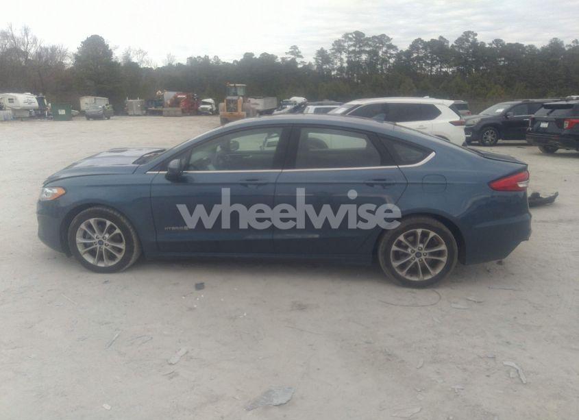 Photo 14 of 2019 Ford Fusion HYBRID SE (VIN 3FA6P0LU6KR208543)