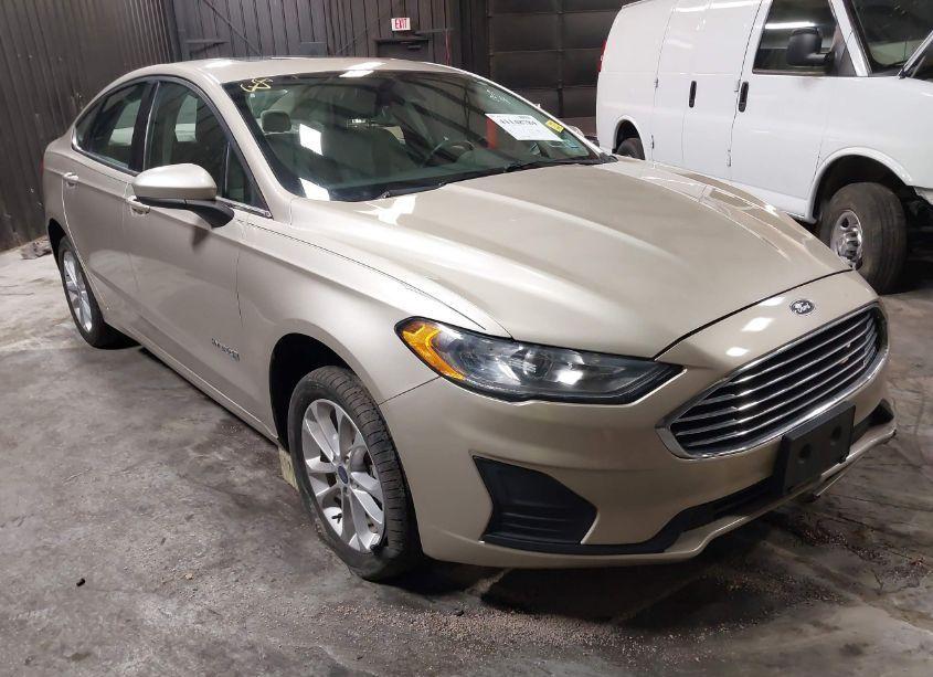 2019 Ford Fusion HYBRID SE (VIN 3FA6P0LU6KR212396) main photo