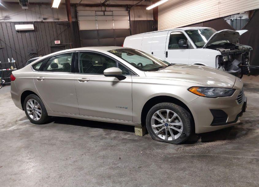 Photo 14 of 2019 Ford Fusion HYBRID SE (VIN 3FA6P0LU6KR212396)