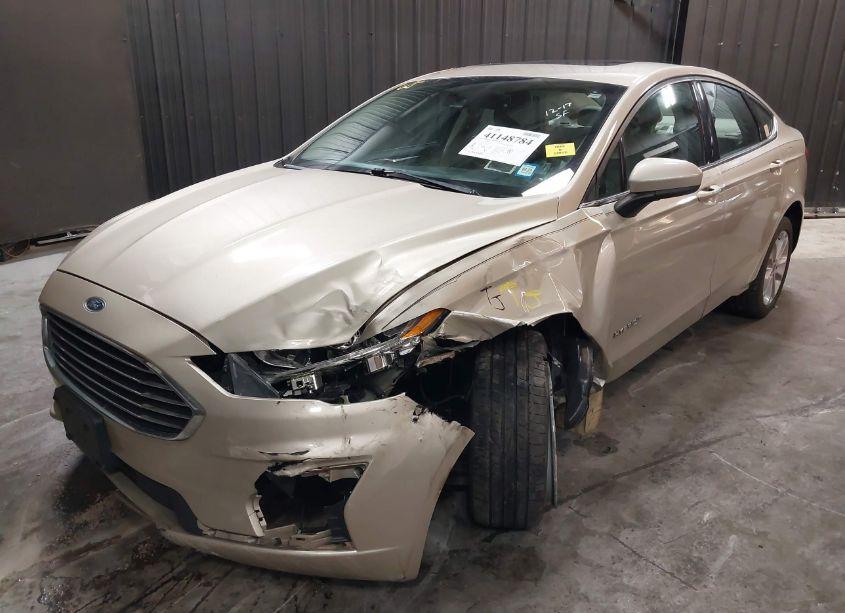 Photo 2 of 2019 Ford Fusion HYBRID SE (VIN 3FA6P0LU6KR212396)