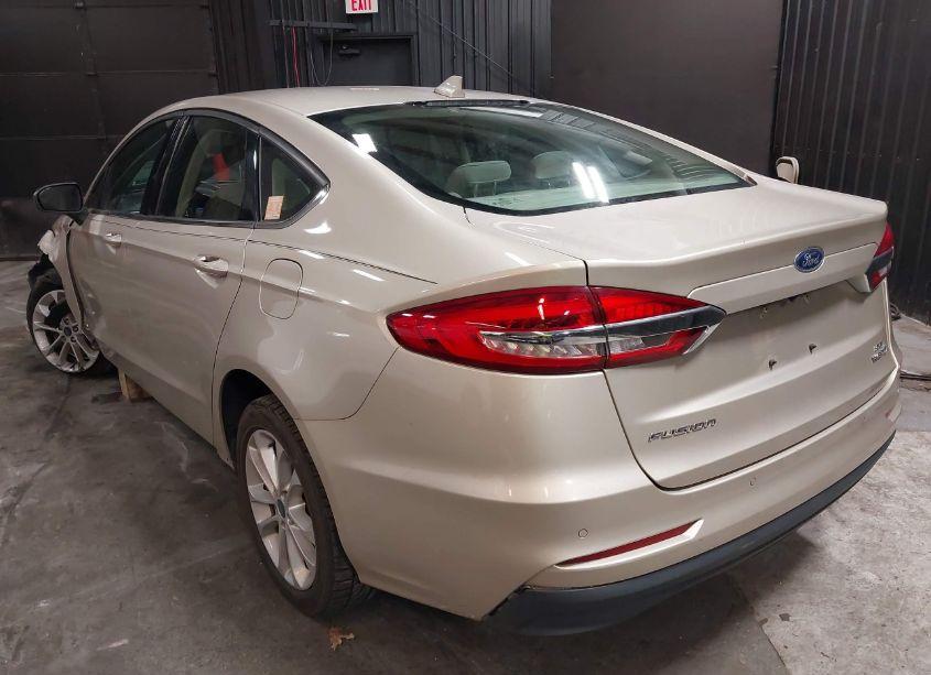 Photo 3 of 2019 Ford Fusion HYBRID SE (VIN 3FA6P0LU6KR212396)