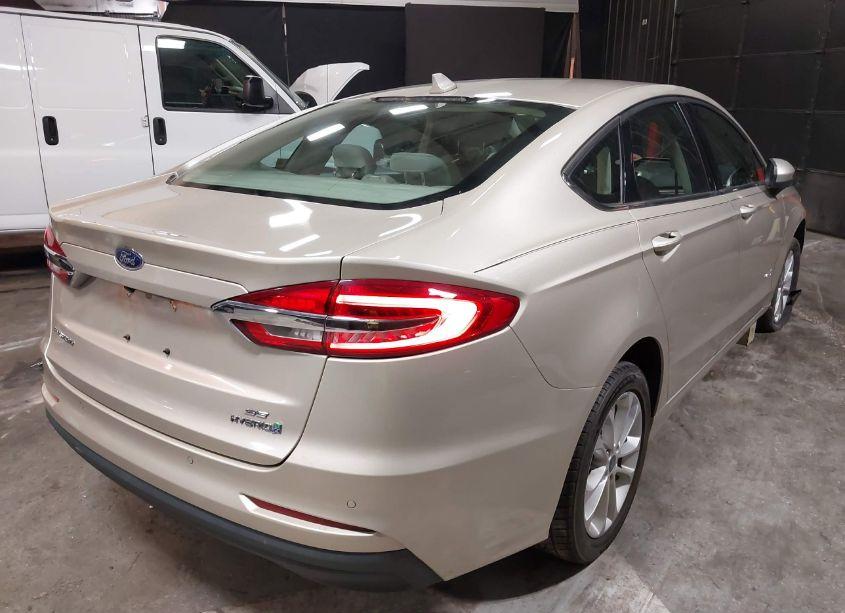 Photo 4 of 2019 Ford Fusion HYBRID SE (VIN 3FA6P0LU6KR212396)