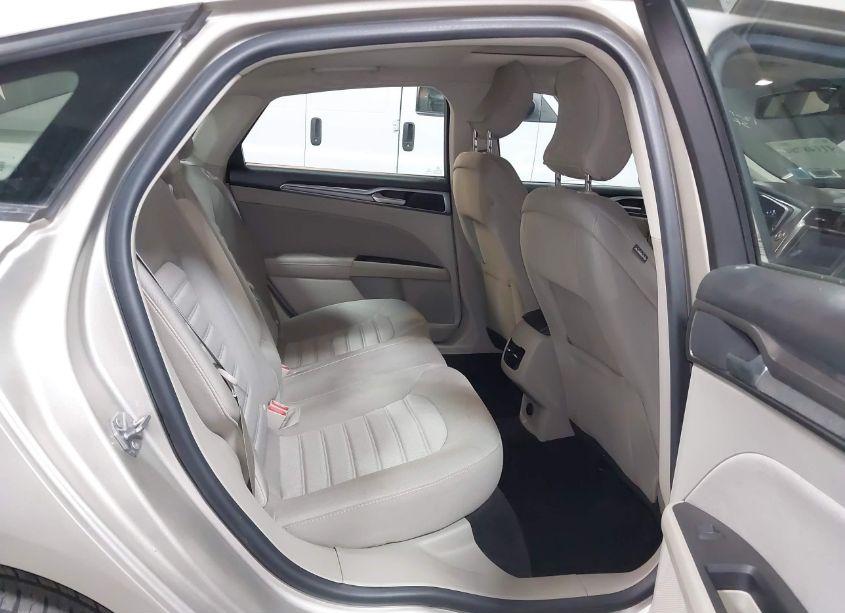 Photo 8 of 2019 Ford Fusion HYBRID SE (VIN 3FA6P0LU6KR212396)