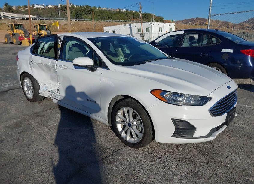 2019 Ford Fusion HYBRID SE (VIN 3FA6P0LU6KR236522) main photo