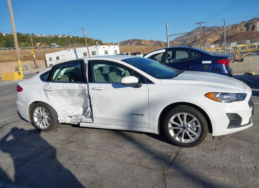 Photo 13 of 2019 Ford Fusion HYBRID SE (VIN 3FA6P0LU6KR236522)