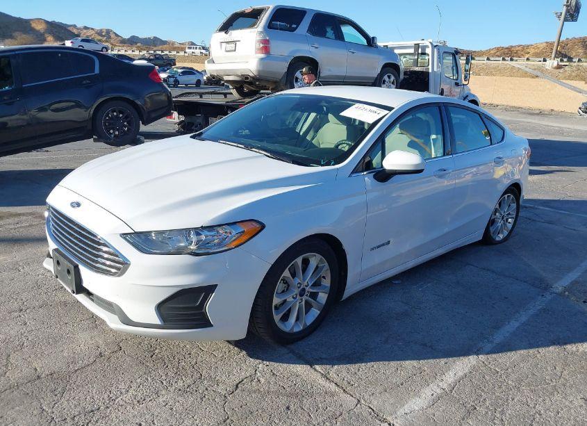 Photo 2 of 2019 Ford Fusion HYBRID SE (VIN 3FA6P0LU6KR236522)