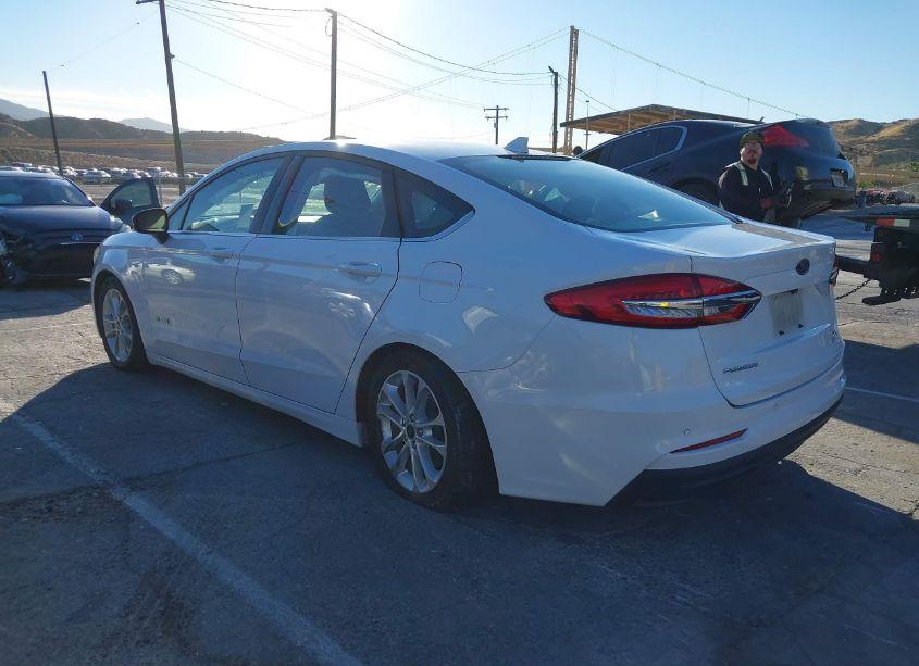 Photo 3 of 2019 Ford Fusion HYBRID SE (VIN 3FA6P0LU6KR236522)