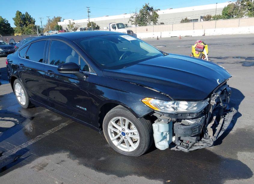 2019 Ford Fusion HYBRID SE (VIN 3FA6P0LU6KR256494) main photo