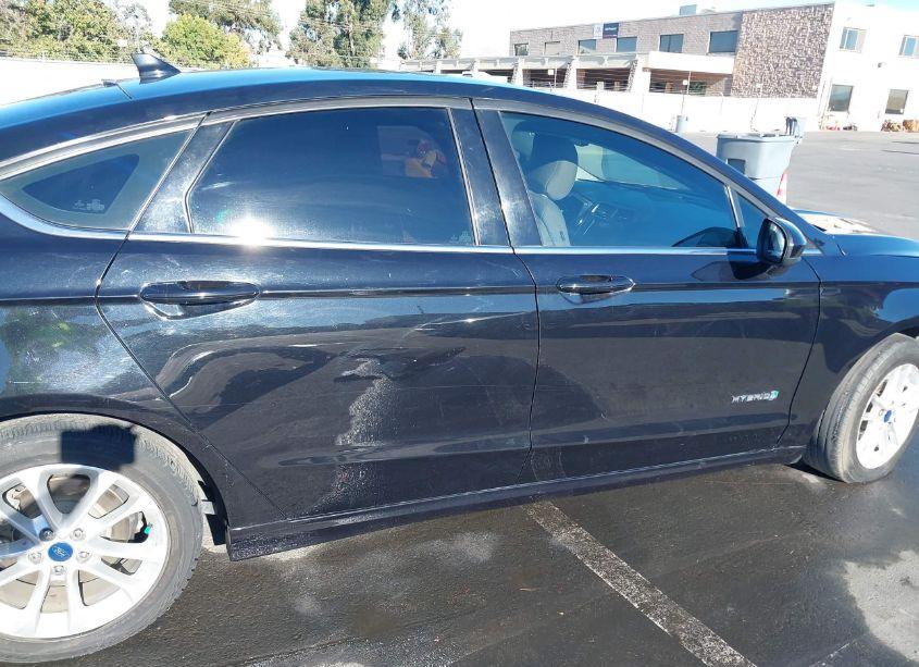 Photo 14 of 2019 Ford Fusion HYBRID SE (VIN 3FA6P0LU6KR256494)
