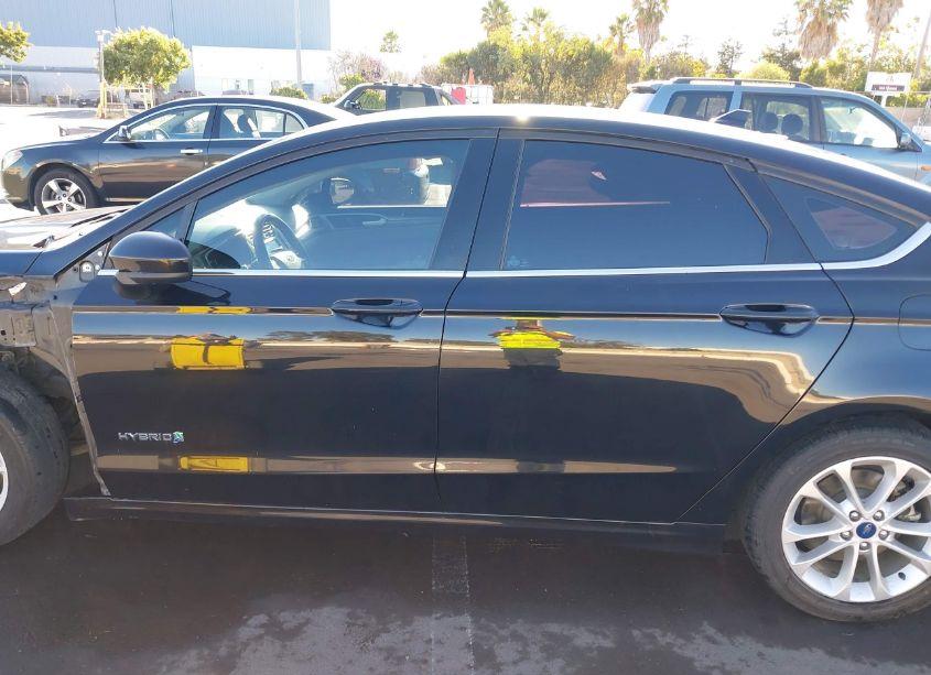 Photo 15 of 2019 Ford Fusion HYBRID SE (VIN 3FA6P0LU6KR256494)
