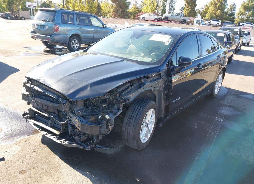 Photo 2 of 2019 Ford Fusion HYBRID SE (VIN 3FA6P0LU6KR256494)