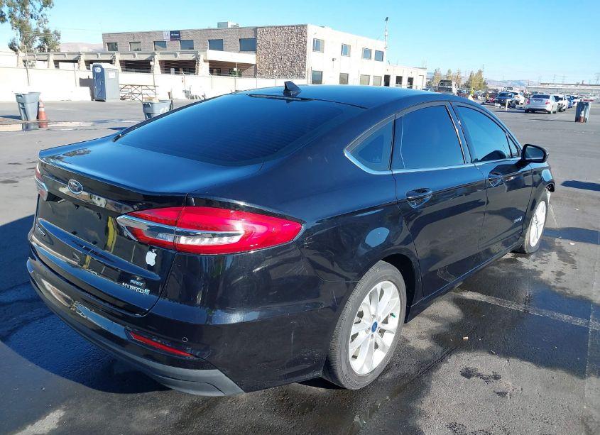 Photo 4 of 2019 Ford Fusion HYBRID SE (VIN 3FA6P0LU6KR256494)