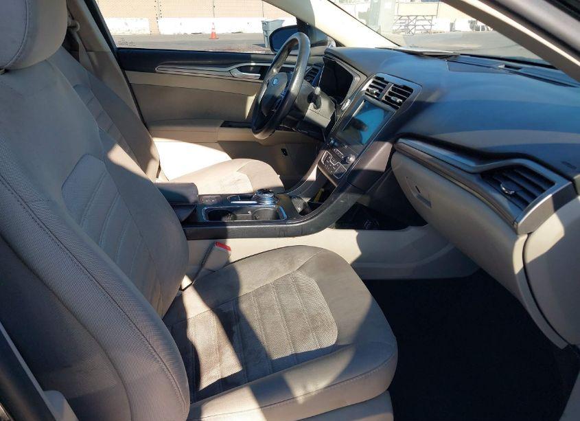 Photo 5 of 2019 Ford Fusion HYBRID SE (VIN 3FA6P0LU6KR256494)