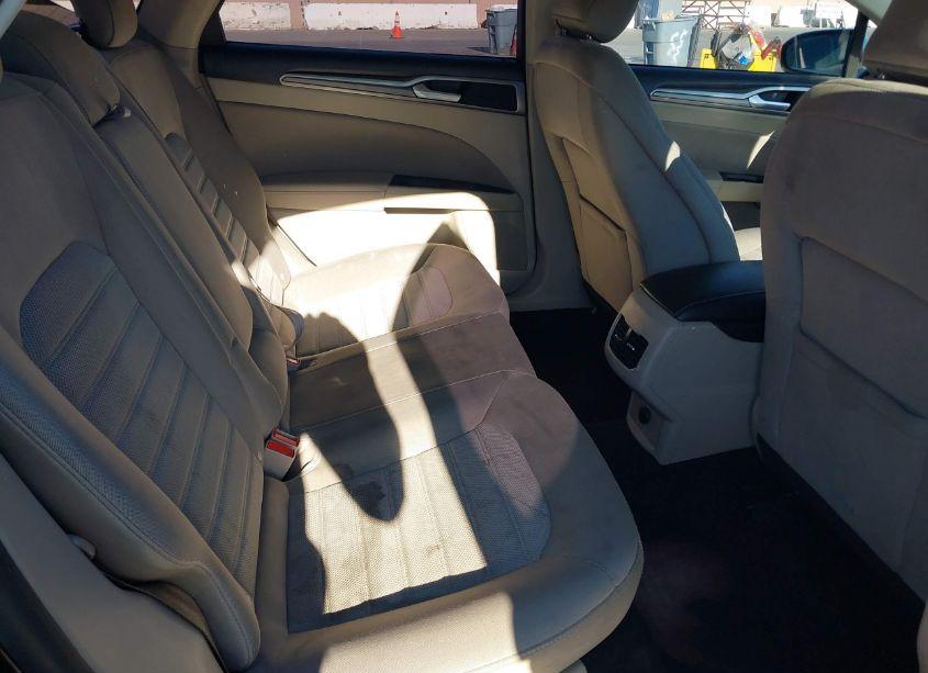 Photo 8 of 2019 Ford Fusion HYBRID SE (VIN 3FA6P0LU6KR256494)