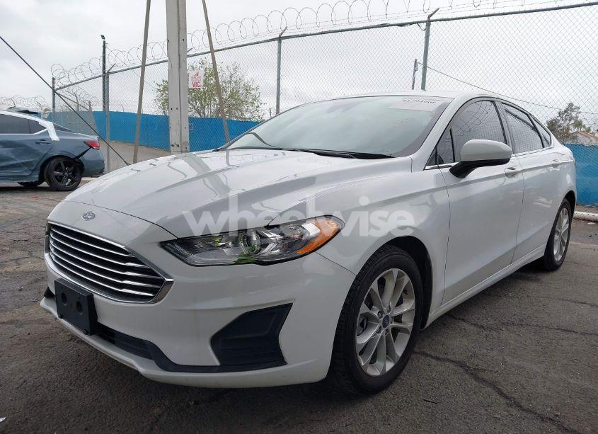Photo 2 of 2020 Ford Fusion HYBRID SE (VIN 3FA6P0LU6LR113532)
