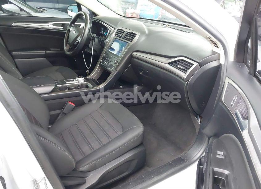 Photo 5 of 2020 Ford Fusion HYBRID SE (VIN 3FA6P0LU6LR113532)