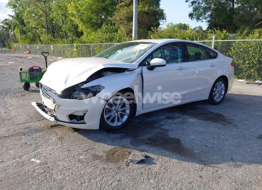 Photo 2 of 2020 Ford Fusion HYBRID SE (VIN 3FA6P0LU6LR184925)
